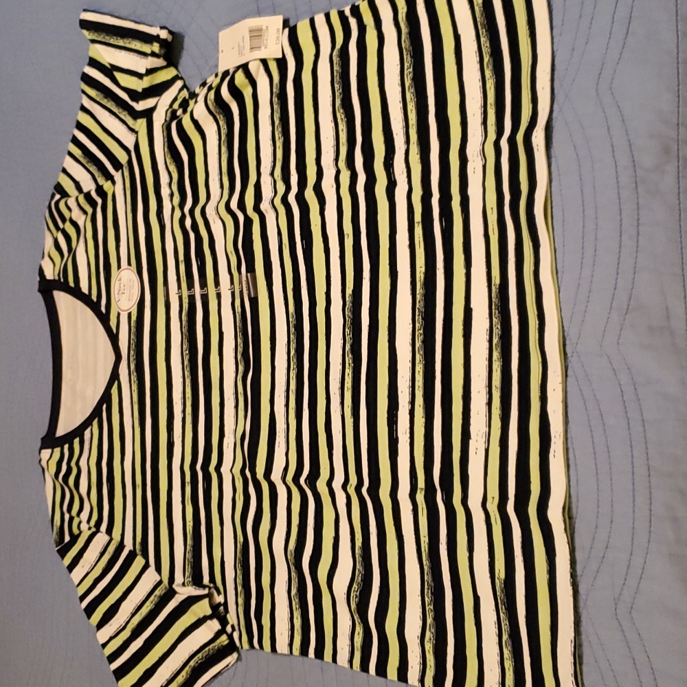 Women's V Neck Tee Large